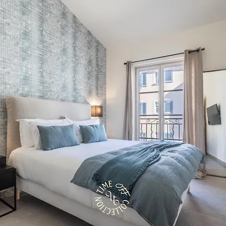 A&a By Time Off Collection Apartment