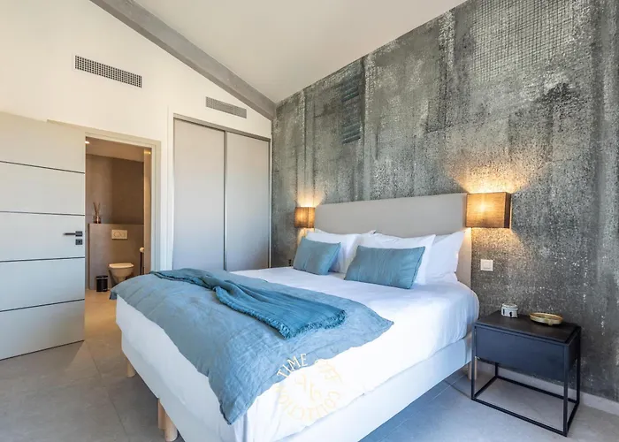 A&a By Time Off Collection *